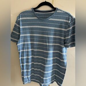 Banana Republic Men's Blue and White Striped Tee